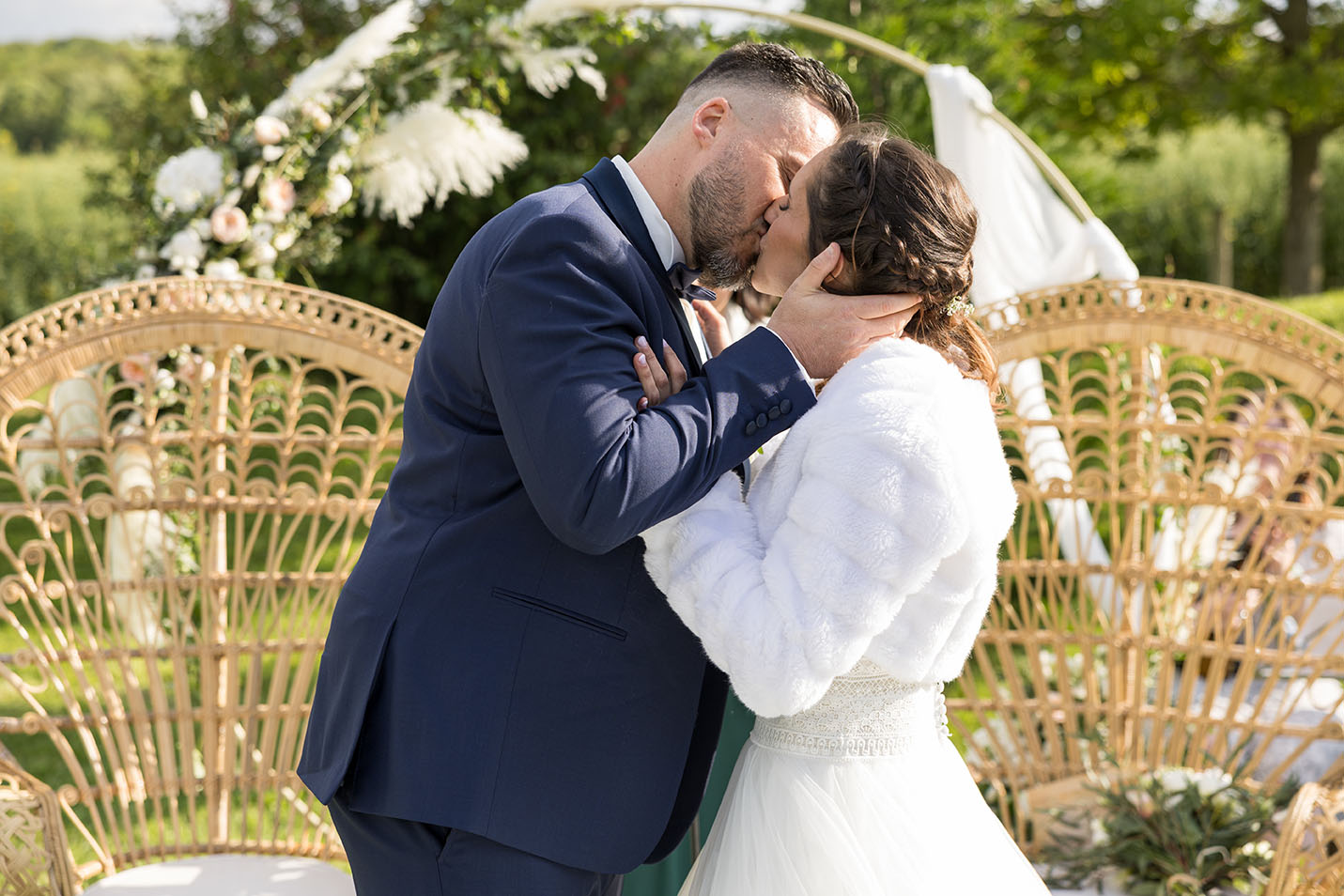 baiser des maries fin de ceremonie laique